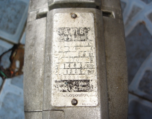 ขายสว่านไฟฟ้าแบบกระแทก ยี่ห้อ makita รุ่น 8416 ขนาด 5/8" 570 วัตต์