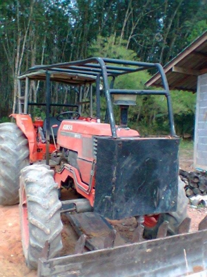 ขายรถไถ Kubota M9000 (4WD) สภาพพร้อมใช้งาน ขายรถไถ Kubota M9000 (4WD) สภาพพร้อมใช้งาน