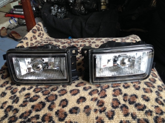 ไฟตัดหมอก นิสสัน a32เก่าญี่ปุ่นเป็นโคมเเก้วครับ