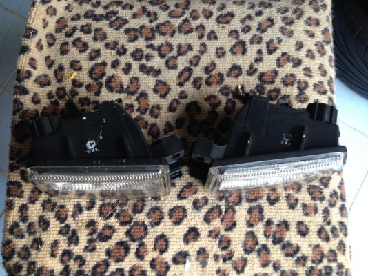 ไฟตัดหมอก นิสสัน a32เก่าญี่ปุ่นเป็นโคมเเก้วครับ