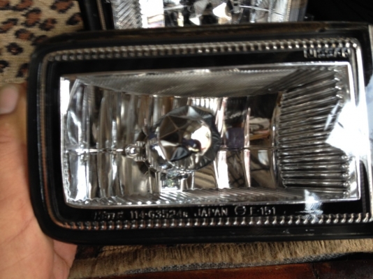 ไฟตัดหมอก นิสสัน a32เก่าญี่ปุ่นเป็นโคมเเก้วครับ