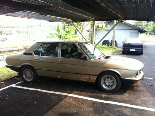 ขาย BMW 525 สีบรอนด์ทอง 50,000 บาทถ้วน