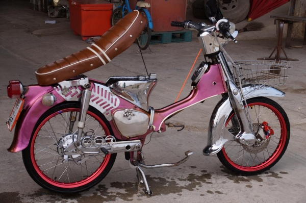 ขายโครงยืนคัน HONDA C 70 M 1 ถังแยก เอกสาร ทะเบียนพร้อมโอน ภาษี พร บ เพิงขาด เมื่อ 56 มีแค้ง เลขเครื่องเดิมให้ด้วย ครับ สภาพสวยเอาไป ยกเครื่องขึ้น ได้เลยครับ แต่งสวย สีเหรือบ ชมพู + ทอง งานเหล็กทั้งคัน ชุบทั้งคัน ล้อสวย ตางดอกเต็ม สภาพโดยรวมตามรูป ขายโครงยืนคัน HONDA C 70 M 1 ถังแยก เอกสาร ทะเบียนพร้อมโอน ภาษี พร บ เพิงขาด เมื่อ 56 มีแค้ง เลขเครื่องเดิมให้ด้วย ครับ สภาพสวยเอาไป ยกเครื่องขึ้น ได้เลยครับ แต่งสวย สีเหรือบ ชมพู + ทอง งานเหล็กทั้งคัน ชุบทั้งคัน ล้อสวย ตางดอกเต็ม สภาพโดยรวมตามรูป