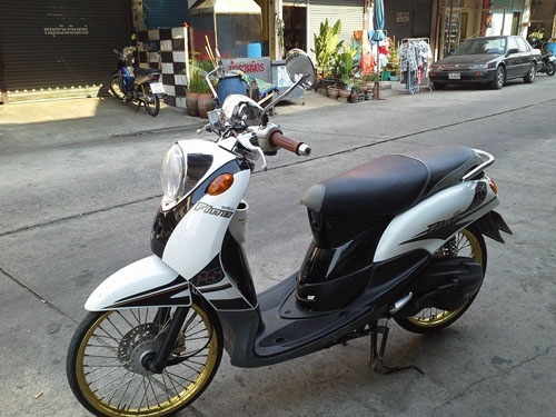 Fino ปี 54 ท่ออาร์ม สีขาว ดำ ล้อขอบทอง รถสวย เบาะใหม่ เครื่องเดิมแน่นๆ เอกสารครบ ท้าพิสูจน์ ลองขับได้จ้า Fino ปี 54 ท่ออาร์ม สีขาว ดำ ล้อขอบทอง รถสวย เบาะใหม่ เครื่องเดิมแน่นๆ เอกสารครบ ท้าพิสูจน์ ลองขับได้จ้า