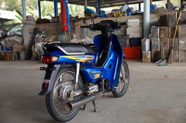 ขาย ดรีม สอง เดิม เดิม สวยสวย สีใหม่เครื่องดี มาก ๆ ทะเบียนพร้อมโอน แจ้งหยุดไว้ รถพร้อมใช้ ระบบไฟติดครบ