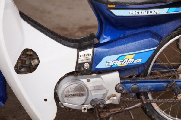 ขายดรีม คุรุ สีน้ำเงิน รถเดิมๆ สภาพดี ครับ ทะเบียนพร้อมโอน ราคา 10000 บาท เครื่องไม่ดีครับ ลูกหลวม ไปทำใหม่ สภาพภายนอกสวยสวย