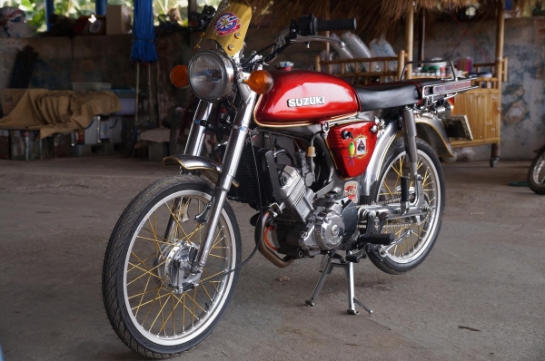 ขาย SUZUKI A 100 เครื่อง โซนิค แต่งแรง ๆ ๆ สมใจ รถประกอบ เพิงเส็จ เจ้าของ ทำแล้ว ไม่ค่อยได้ใช้ครับ สภาพ จบ ๆ สวย ใส ไม่ มีตำหนิ อะไหล่ชุบเยอะ ท่อ ผ่า เสียง โหด ๆ ระบบไฟติดครบทุกจุดแบตใหม่ มีไฟเต็มคัน ทะเบียนเครื่อง