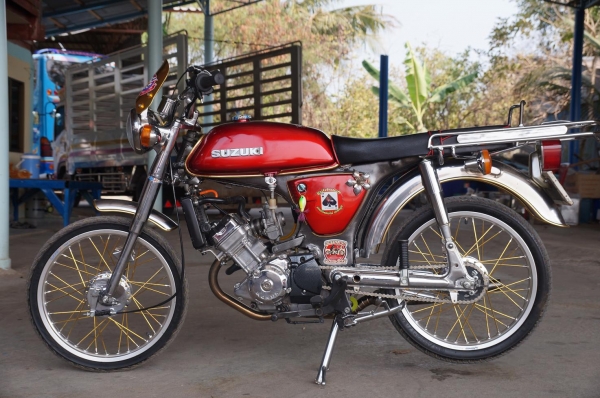 ขาย SUZUKI A 100 เครื่อง โซนิค แต่งแรง ๆ ๆ สมใจ รถประกอบ เพิงเส็จ เจ้าของ ทำแล้ว ไม่ค่อยได้ใช้ครับ สภาพ จบ ๆ สวย ใส ไม่ มีตำหนิ อะไหล่ชุบเยอะ ท่อ ผ่า เสียง โหด ๆ ระบบไฟติดครบทุกจุดแบตใหม่ มีไฟเต็มคัน ทะเบียนเครื่อง