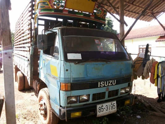 **315,000 บ.ต่อรอง**ขาย6ล้อราคาเบาๆ ISUZU NKR 110HP JAANKR58LK ห้างแท้หูช้าง เกียร์ยาว เครื่อง4BE1 110แรง เครื่องดีติดง่าย แรงดี ช่วงล่าง6น็อตHINO หน้า-หลัง คัสซีสวยเดิมไม่ผุ ไม่ดาม กระบะพื้นไม้คอกไม้ สภาพดีฝาทึบดี ยาง7.50 ดี6เส้น หัวเก๋งสีไม่สวยมีแตกมีลอ