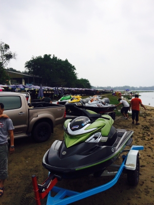 ขายSeadoo rxp215ซุปเปอร์ช้าต ราคา200000บาทพร้อมเทรลเลอร์ เรืออยู่แม่กลอง จ.สมุทรสงคราม โทร 0818613783