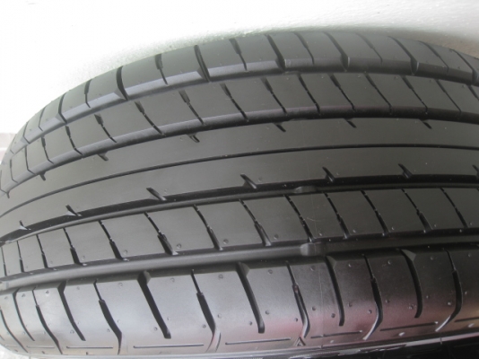 ขายล้อแม็กป้ายแดง Mazda2 15"x6" et45 4รู100 พร้อมยางปี13 สนใจติดต่อเล็กคลองสามครับ 081-3747940