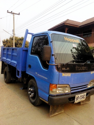 ขายรถดั้ม ISUZU ยูโร 2 เครื่อง100 แรงม้า NKR