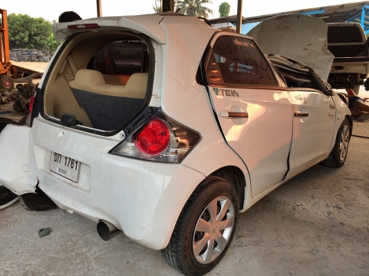 ขายด่วน HONDA BRIO ปี 2012 สีขาว