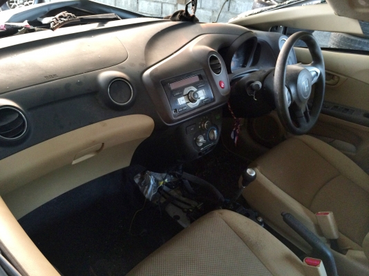 ขายด่วน HONDA BRIO ปี 2012 สีขาว