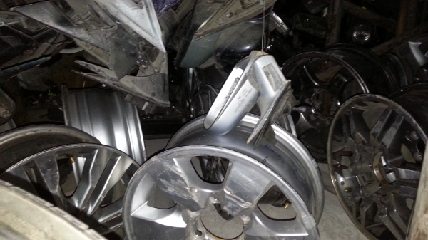 เศษล้อ Altis plius และมีอีกหลายรุ่นและมีล้อเดิมอีกหลายรุ่น หารุ่นไหนอยู่ติดต่อสอบถามมาครับ เศษล้อ Altis plius และมีอีกหลายรุ่นและมีล้อเดิมอีกหลายรุ่น หารุ่นไหนอยู่ติดต่อสอบถามมาครับ