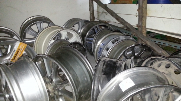 เศษล้อ Altis plius และมีอีกหลายรุ่นและมีล้อเดิมอีกหลายรุ่น หารุ่นไหนอยู่ติดต่อสอบถามมาครับ เศษล้อ Altis plius และมีอีกหลายรุ่นและมีล้อเดิมอีกหลายรุ่น หารุ่นไหนอยู่ติดต่อสอบถามมาครับ