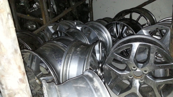 เศษล้อ Altis plius และมีอีกหลายรุ่นและมีล้อเดิมอีกหลายรุ่น หารุ่นไหนอยู่ติดต่อสอบถามมาครับ เศษล้อ Altis plius และมีอีกหลายรุ่นและมีล้อเดิมอีกหลายรุ่น หารุ่นไหนอยู่ติดต่อสอบถามมาครับ