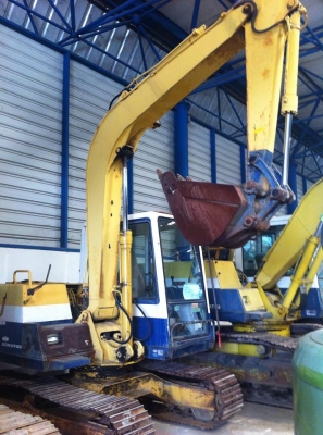 KOMATSU PC60-6 รถขุดพร้อมใช้งาน เก่านอก KOMATSU PC60-6 รถขุดพร้อมใช้งาน เก่านอก