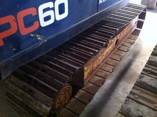 KOMATSU PC60-6 รถขุดพร้อมใช้งาน เก่านอก KOMATSU PC60-6 รถขุดพร้อมใช้งาน เก่านอก