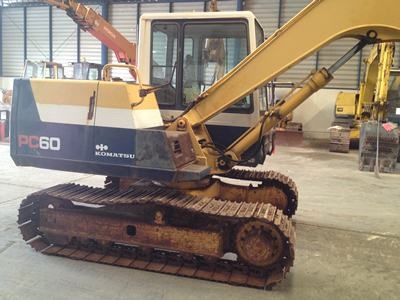 KOMATSU PC60-6 รถขุดพร้อมใช้งาน เก่านอก KOMATSU PC60-6 รถขุดพร้อมใช้งาน เก่านอก