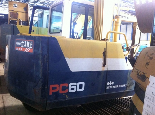 KOMATSU PC60-6 รถขุดพร้อมใช้งาน เก่านอก KOMATSU PC60-6 รถขุดพร้อมใช้งาน เก่านอก