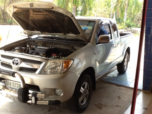 ขายครับToyota vigoตัวEปี49ยกสูงนิดๆเดิมๆงามๆไม่เคยเก็บรถบ้านเจ้าของขายเองจร้าขายที่355000