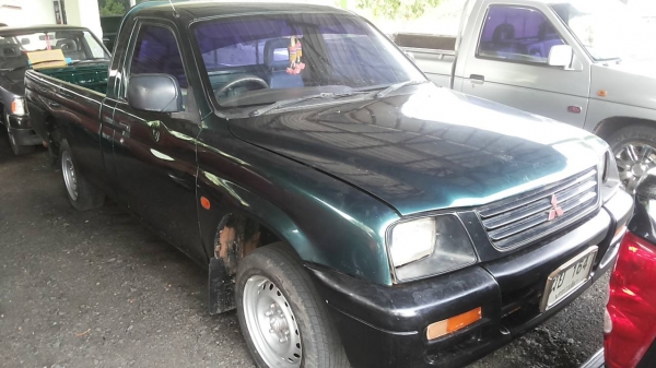 **105,000 บ.ต่อรอง**ขายกระบะตอนเดียว MITSU L200 Strada 2.5 ปี39/96 เครื่องเดิมเกียร์เดิม เครื่องดี แรง ช่วงล่างดีคัสซีสวยเดิม ไม่ผุ กระบะพื้นดีไม่ผุ ภายในเก๋งดีคอนโซลดี พ.ธรรมดา แอร์ ยางดี4เส้น สีสันพอใช้ มีรอยข่วนเยอะ เก็บสีหน่อยสวยเลย พร้อมใช้ พร้อมลุยง