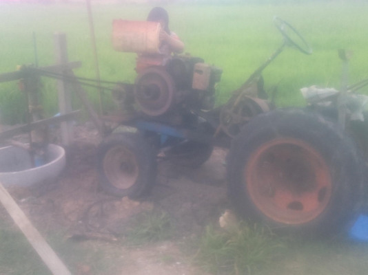 ขายรถสายพานนั่งขับสามเกียร์เครื่องมิตซู18แรงราคา 25000