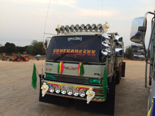 ขายด่วนสิบล้อสองเพลาดั้มสวยๆเดิมๆบางๆ จัดแนนซ์ได้ดอกเบี้ยถูกแค่8บาท/ปี เงินดาวน์ไม่พอผ่อนดาวน์ได้