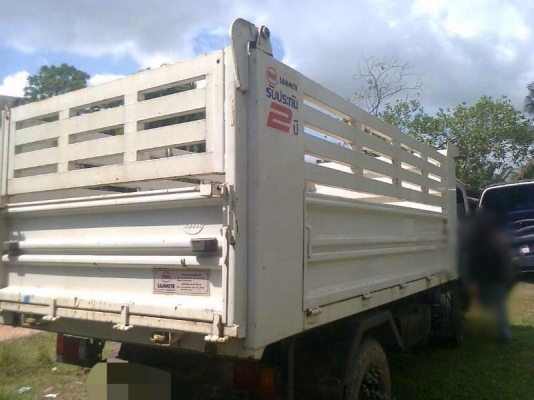 รถอีซูซุ 6 ล้อดั้ม 130 แรงม้า. ปี 55  ( รถวิ่ง 36,xxx กม. )  สนใจติดต่อ 081 - 6079515