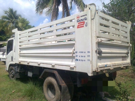 รถอีซูซุ 6 ล้อดั้ม 130 แรงม้า. ปี 55  ( รถวิ่ง 36,xxx กม. )  สนใจติดต่อ 081 - 6079515