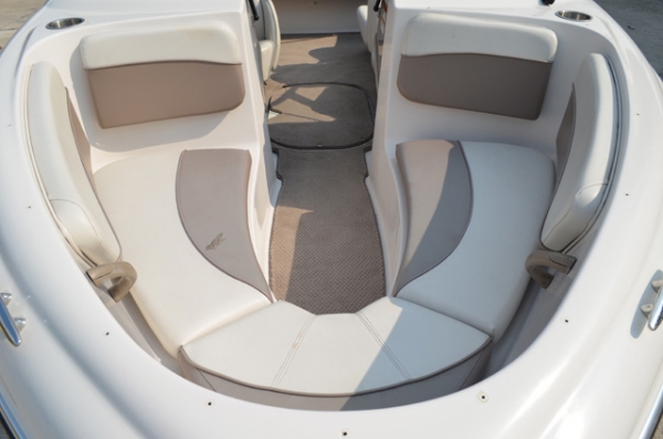 Four Winns (Freedom 170) 17.6 feet w/Yamaha 115hp outboard