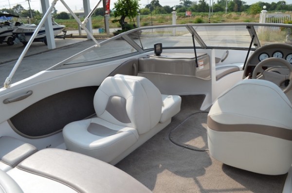 Four Winns (Freedom 170) 17.6 feet w/Yamaha 115hp outboard