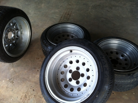 ล้อแม็ก 5/114 หยดน้ำ ขอบ 15" กว้าง 8.5 พร้อมยางแก้มเตี้ย ปลิ้นๆ