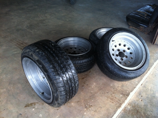 ล้อแม็ก 5/114 หยดน้ำ ขอบ 15" กว้าง 8.5 พร้อมยางแก้มเตี้ย ปลิ้นๆ