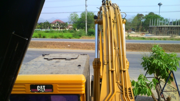 รถแบคโฮ CAT E200 B เครื่อง อีซูสุ หก บีดี ๑ เทอร์โบ ไม่มีทะเบียน ชอบราคาเท่าไร ต่อรองกันได้ครับ