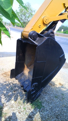 รถแบคโฮ CAT E200 B เครื่อง อีซูสุ หก บีดี ๑ เทอร์โบ ไม่มีทะเบียน ชอบราคาเท่าไร ต่อรองกันได้ครับ