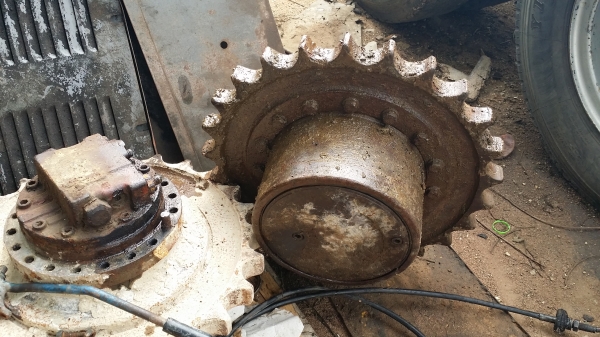 ขายด่วน ตัวเดินKOMATSUPC 120-3คู่ละ 120,000