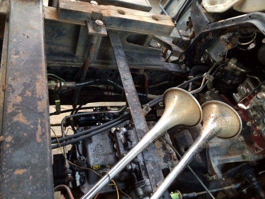 ขายด่วนสิบล้อสองเพลาดั้ม1Jสมอเงิน 210แรงเดิมบางสวยสดแน่นอน ขายด่วนสิบล้อสองเพลาดั้ม1Jสมอเงิน 210แรงเดิมบางสวยสดแน่นอน