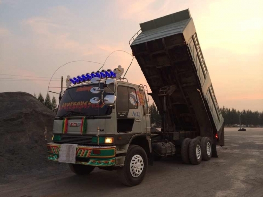 ขายด่วนสิบล้อสองเพลาดั้ม1Jสมอเงิน 210แรงเดิมบางสวยสดแน่นอน ขายด่วนสิบล้อสองเพลาดั้ม1Jสมอเงิน 210แรงเดิมบางสวยสดแน่นอน