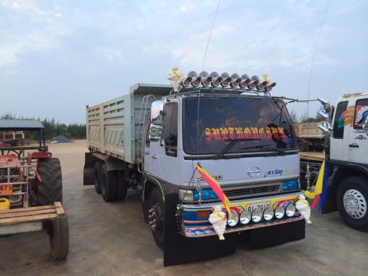 ขายด่วนสิบล้อสองเพลาดั้ม1Jสมอเงิน 210แรงเดิมบางสวยสดแน่นอน ขายด่วนสิบล้อสองเพลาดั้ม1Jสมอเงิน 210แรงเดิมบางสวยสดแน่นอน