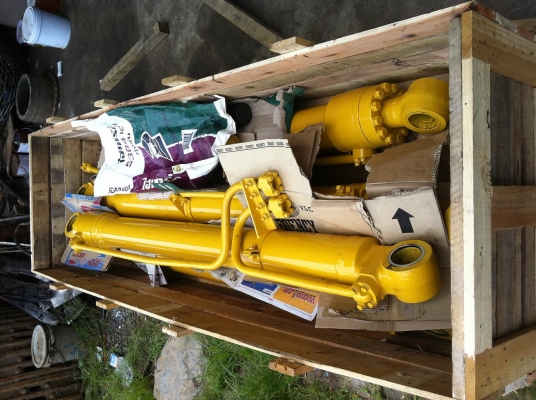 ชุดบูมและอาร์ม KOMATSU PC200-7และ8 ชุดบูมและอาร์ม KOMATSU PC200-7และ8