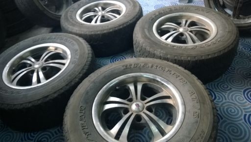 ล้อแม็กกะบะToyota ขอบ 15-5-114.3 พร้อมยางถูกๆ3,200 บาท