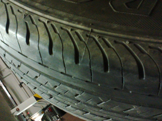 ต้องการขายยาง 215 /70 R 15 สภาพดีปี2012