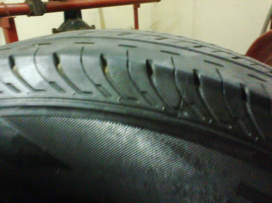 ต้องการขายยาง 215 /70 R 15 สภาพดีปี2012 ต้องการขายยาง 215 /70 R 15 สภาพดีปี2012