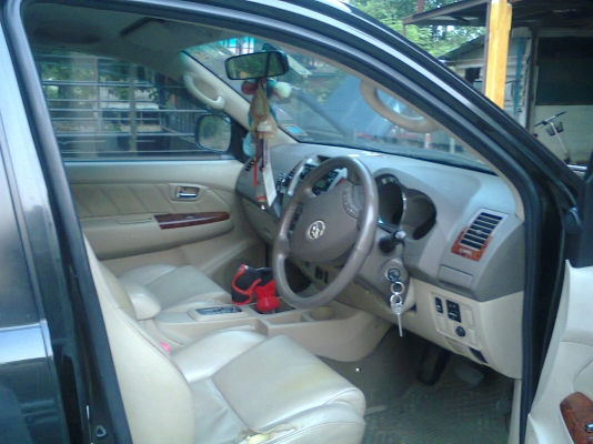 ขายดาวน์ ฟอร์จูนเนอร์ 2.7 A/T-4 ปี 06 ราคา 50,000 บาทครับ เปลี่ยนสัญญา รับรถกลับบ้านเลยครับ