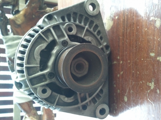 ขายไดชาร์ต 90 แอมป์ และ ไดสตาร์ท Benz C 220 รุ่นแรก ของเดิมติดเครื่อง ขายไดชาร์ต 90 แอมป์ และ ไดสตาร์ท Benz C 220 รุ่นแรก ของเดิมติดเครื่อง