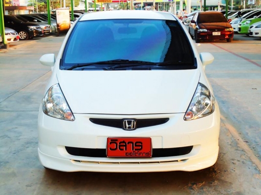 HONDA JAZZ 1.5v V-TEC สีขาว ปี2005