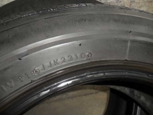ยาง BRIDGESTONE 215/60R16 ปี10 สวยๆ 4 เส้น ราคา 2200 บาท