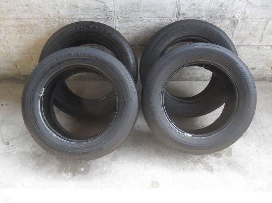 ยาง BRIDGESTONE 215/60R16 ปี10 สวยๆ 4 เส้น ราคา 2200 บาท